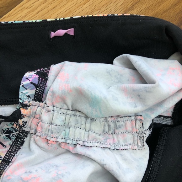 Victoria’s Secret Sport Spandex Rainbow Shorts M - Picture 5 of 5